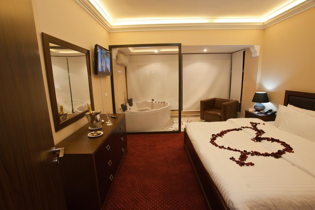 Queens Land Hotel Jounieh Eksteriør bilde