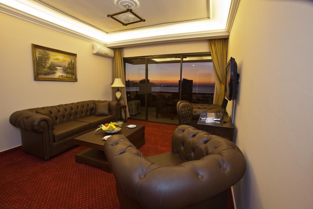 Queens Land Hotel Jounieh Eksteriør bilde