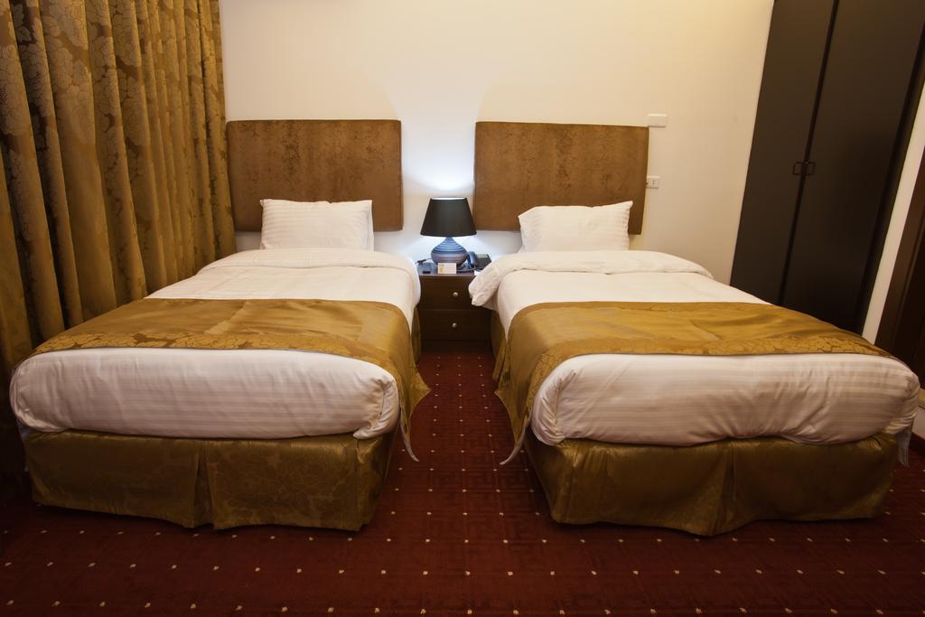 Queens Land Hotel Jounieh Eksteriør bilde