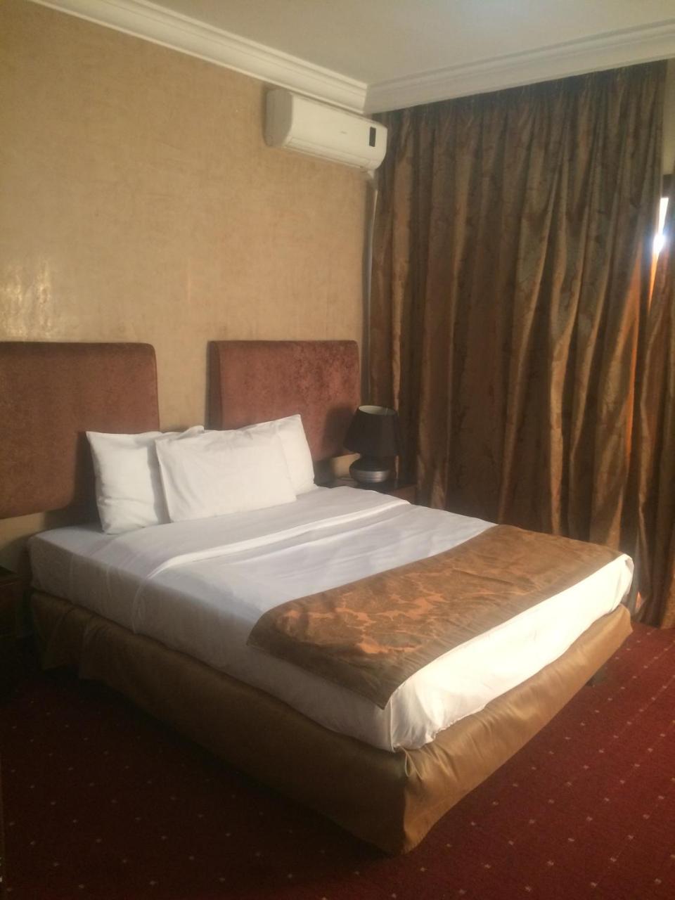 Queens Land Hotel Jounieh Eksteriør bilde